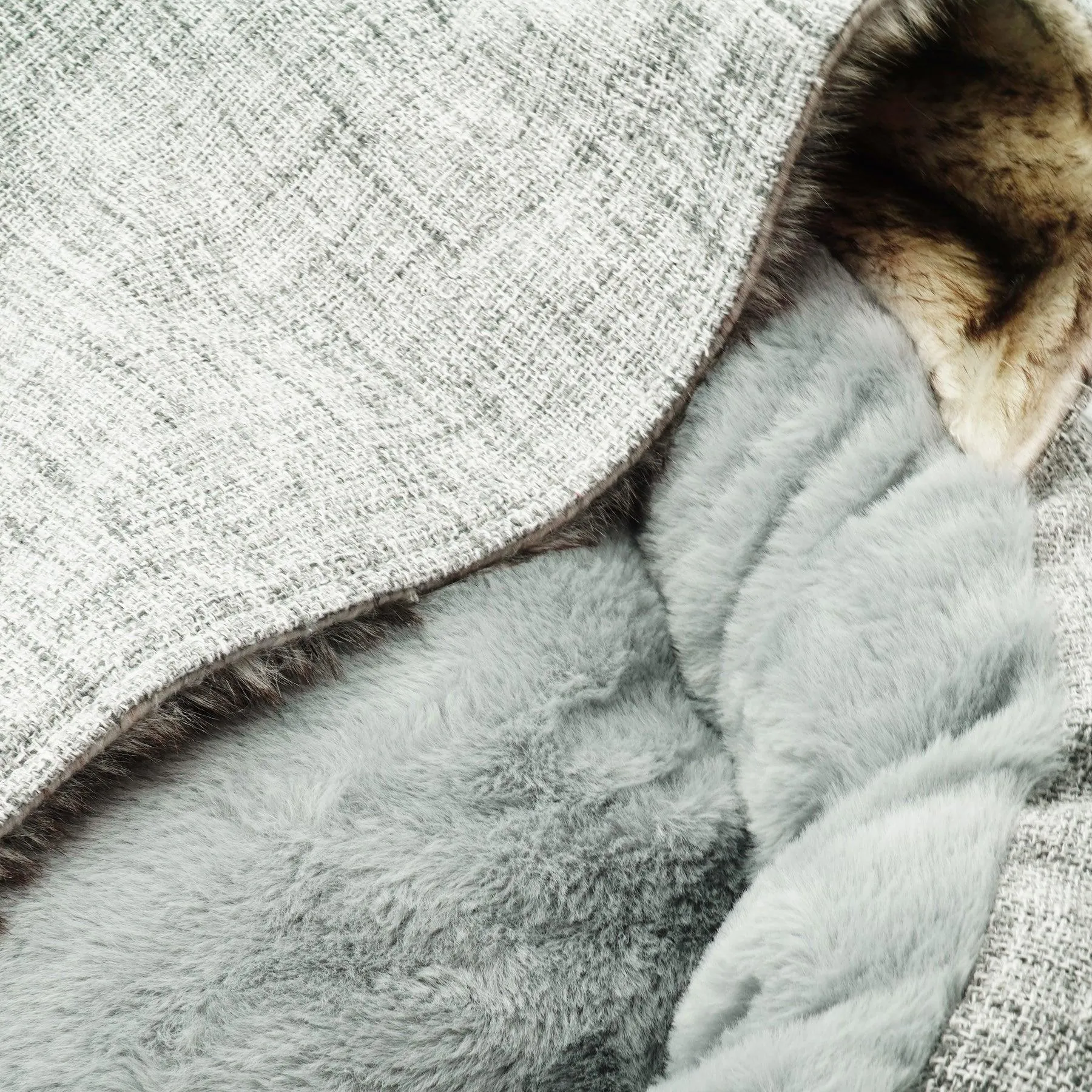 Charlie’s – Snookie Hooded Pet Bed – Faux Wolf Fur & Linen – Light Grey