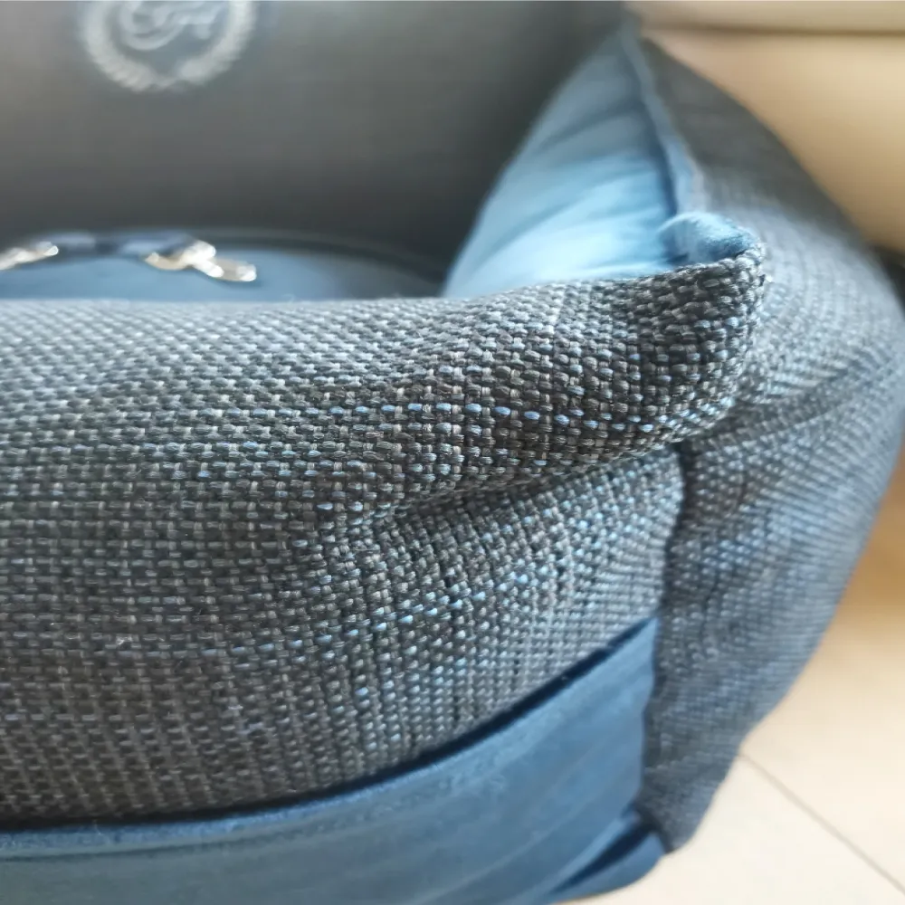 Chloe's Home Car Bed Lisbon for Dogs and Cats (Blue)