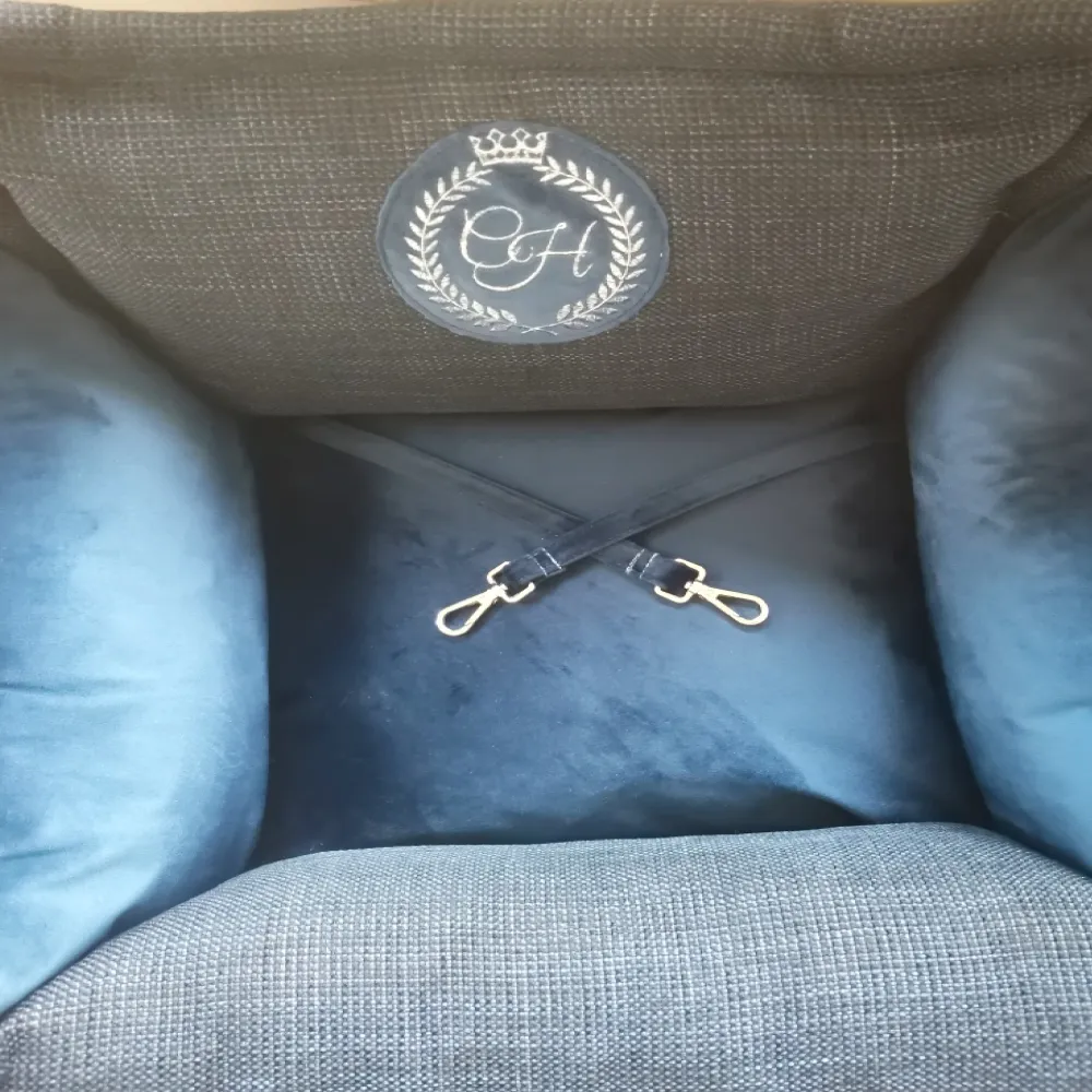 Chloe's Home Car Bed Lisbon for Dogs and Cats (Blue)